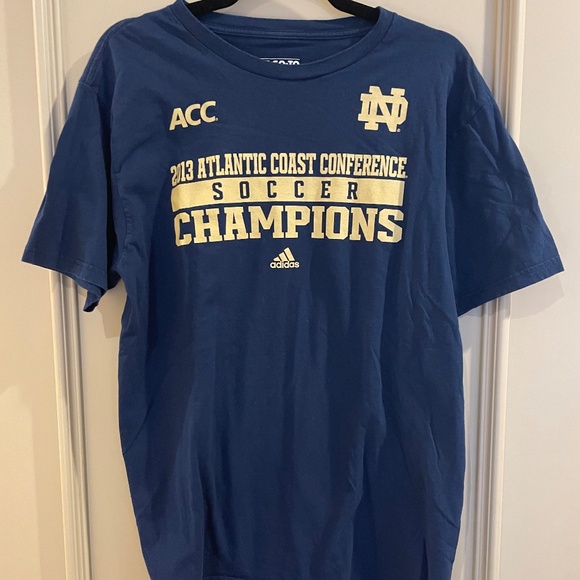 ADIDAS The Go-To Tee NOTRE DAME Soccer ACC Champions Navy Blue Gold Cotton LARGE - Picture 1 of 6